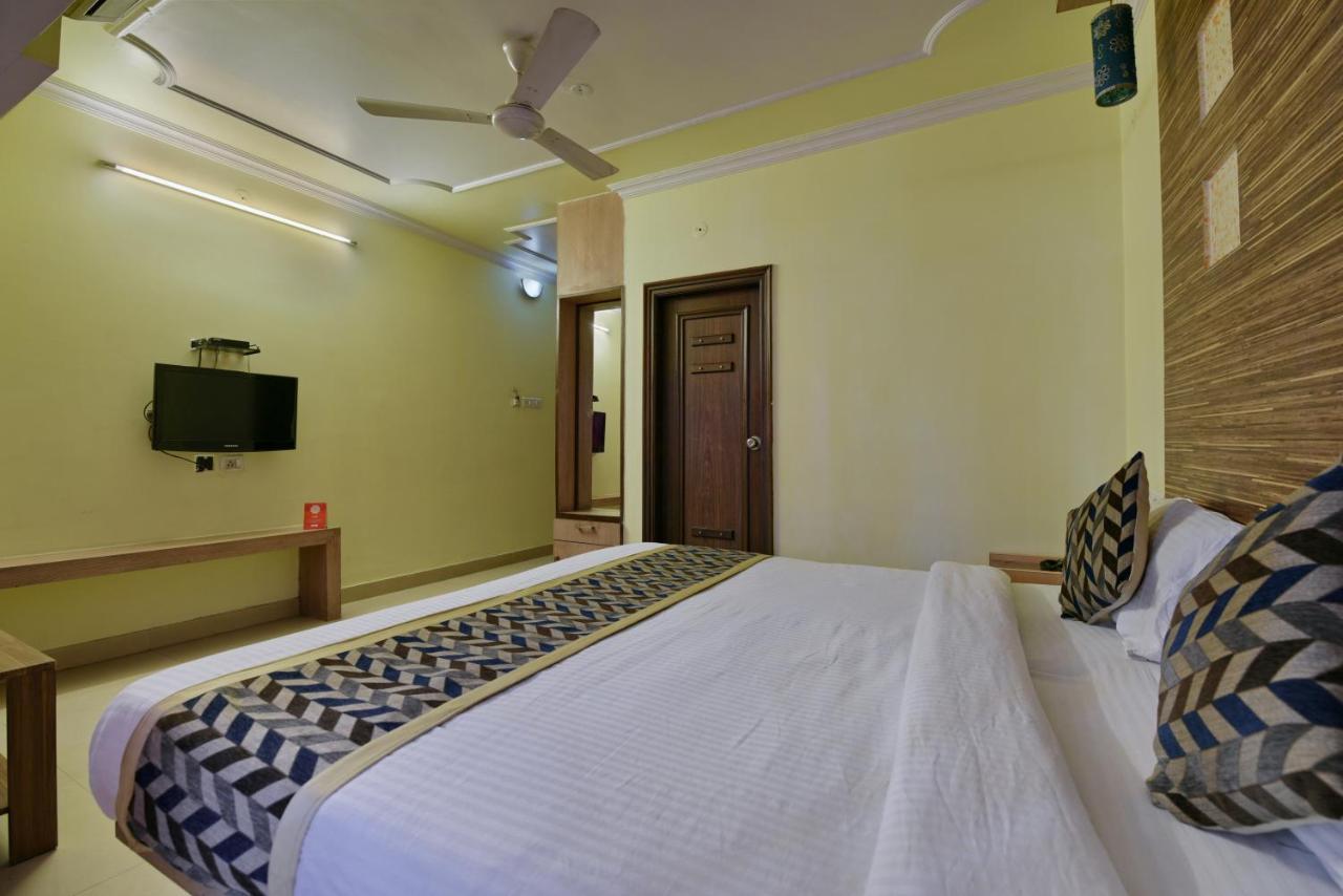 Oyo 2289 Hotel Radha Palace Kukas Екстер'єр фото